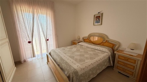 Villa a Pochi Passi, Completa di Tutti i Servizi. Buono Stato.